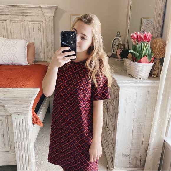 LOFT Dresses & Skirts - LOFT MEDIUM RED PATTERNED DRESS